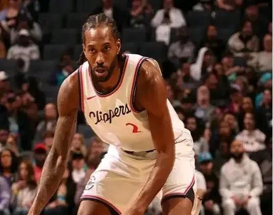 爱游戏体育直播-小卡再砍分,带领快船击败黄蜂(小卡被看好休赛期续约快船 最高能签4年176亿美元)