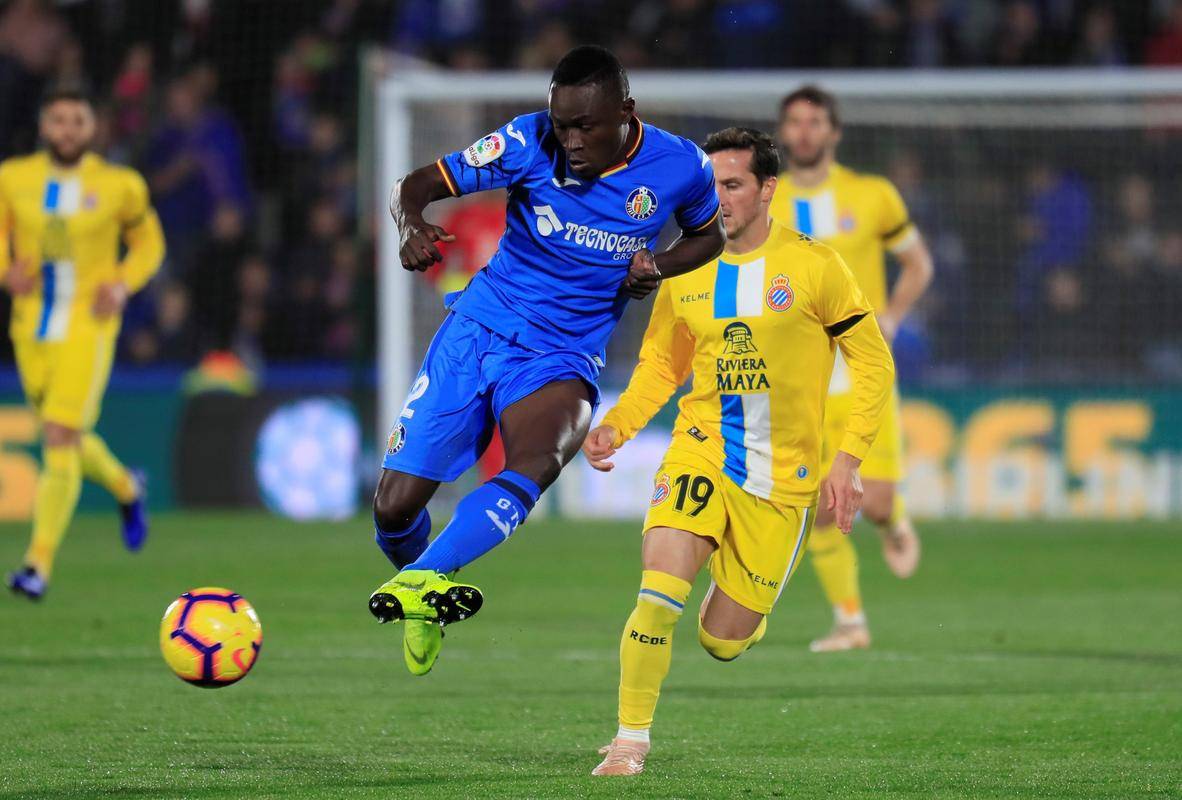 爱游戏在线-关于格拉纳达在主场力挫对手,夺取关键三分的信息