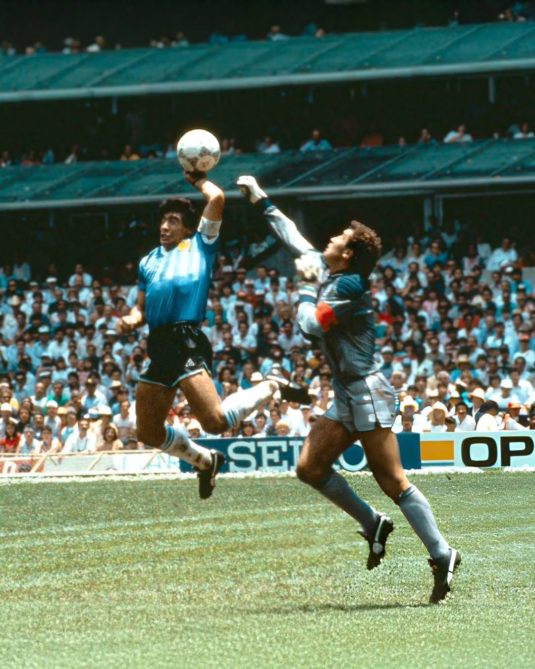 关于格拉纳达在主场力挫对手，夺取关键三分的信息