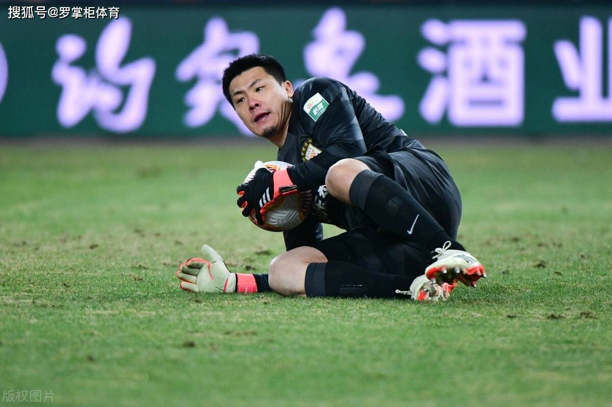 爱游戏体育地址-申花连胜，逐渐走出中超低谷期(申花足球比赛日程2020年中超)