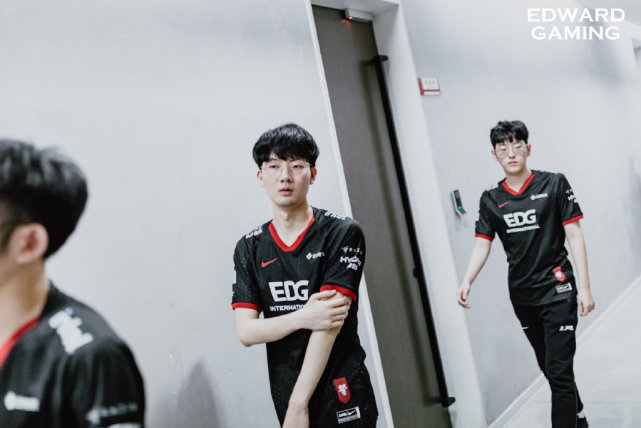 爱游戏在线-鏖战五局，冰川之巅终于稳扎稳打拿下比赛，赢得实至名归的简单介绍