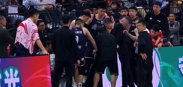 爱游戏-吉林队在CBA季后赛中打出团战，被誉为弹幕炸裂