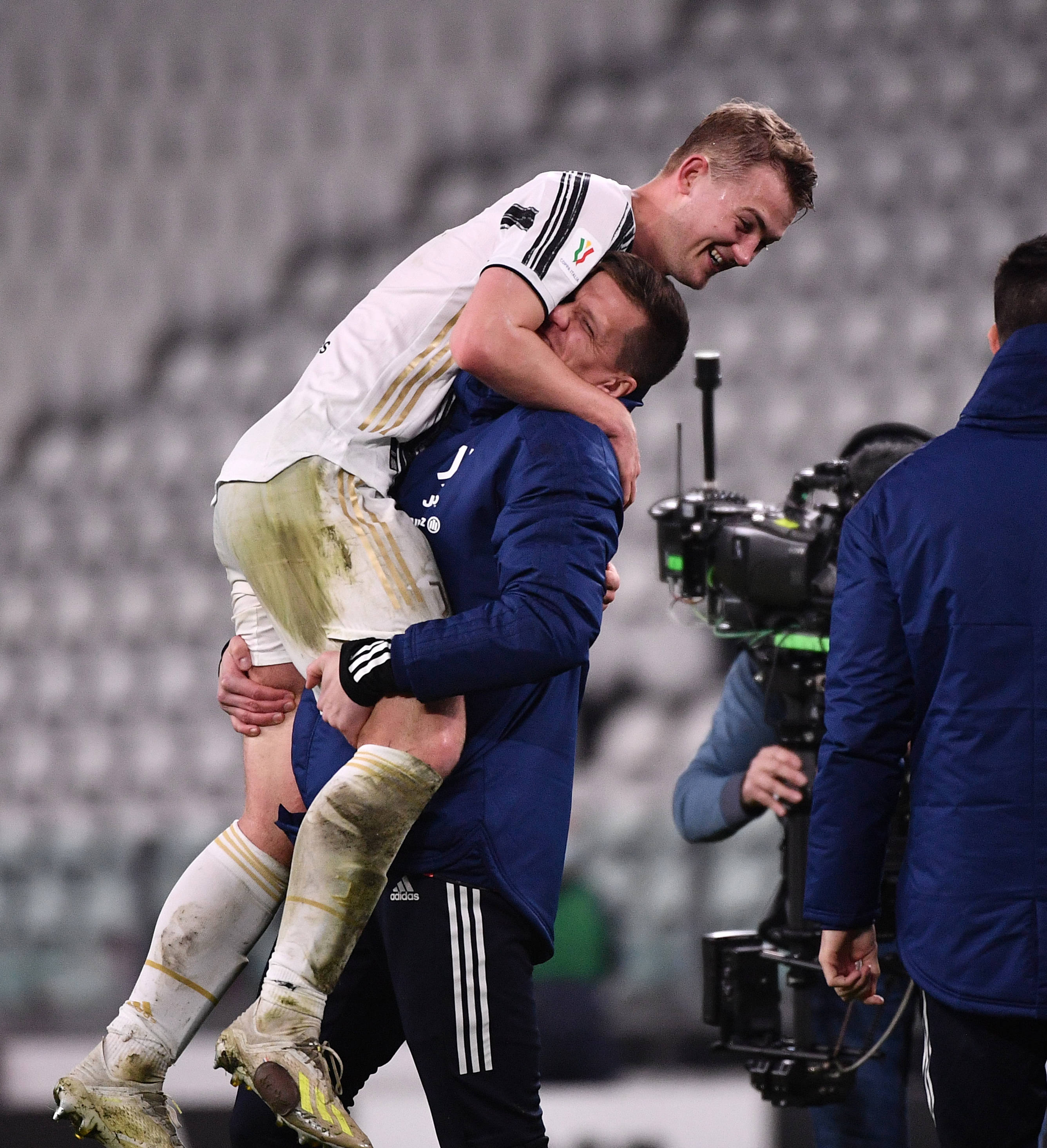 意大利男足火力全开，成功晋级决赛圈