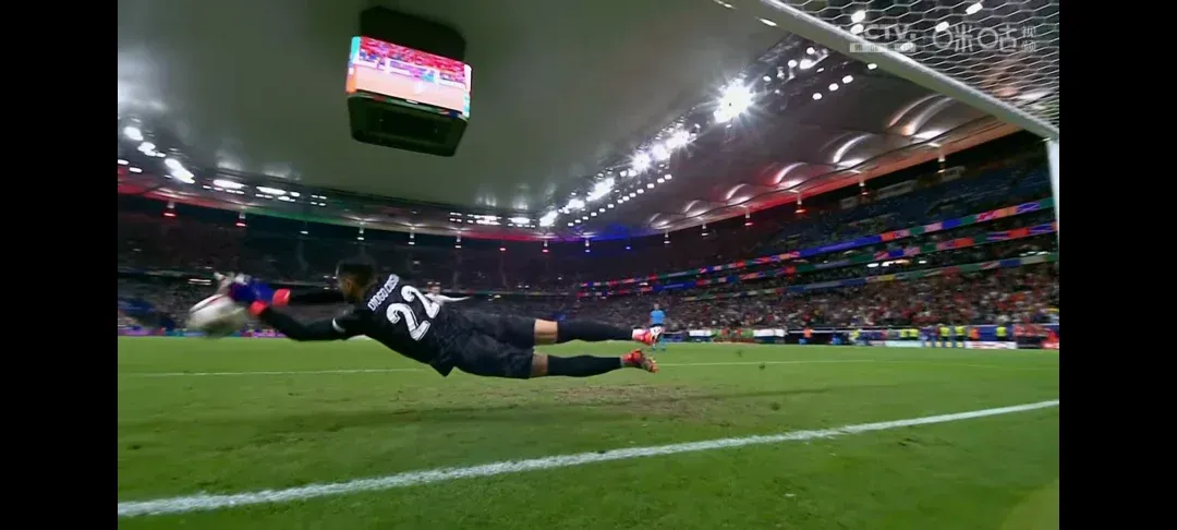 葡萄牙门将连续扑救,帮助球队保持领先 葡萄牙门将连续扑救,帮助球队保持领先