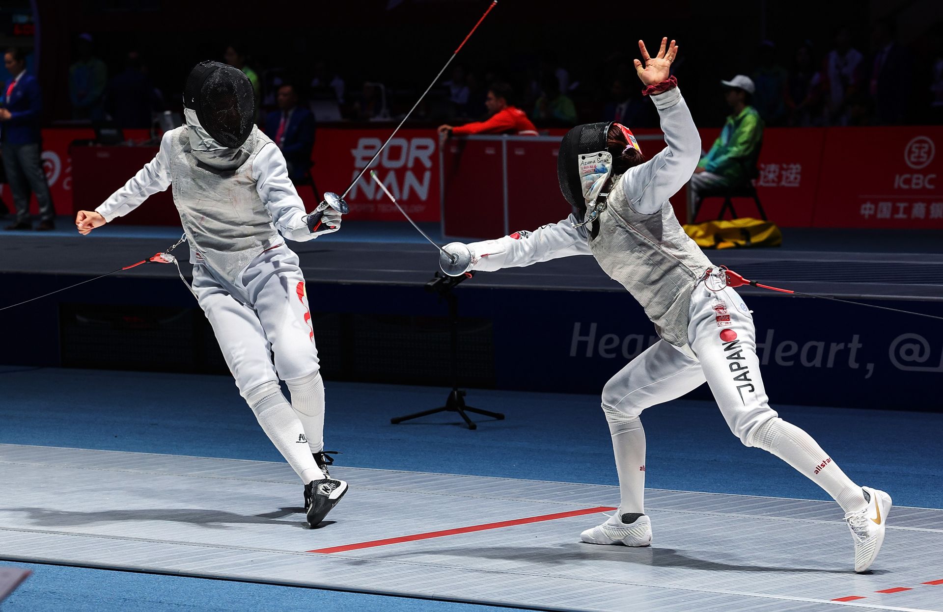 爱游戏网页版登录入口-罗马尼亚击剑选手技压群雄，夺得冠军的简单介绍