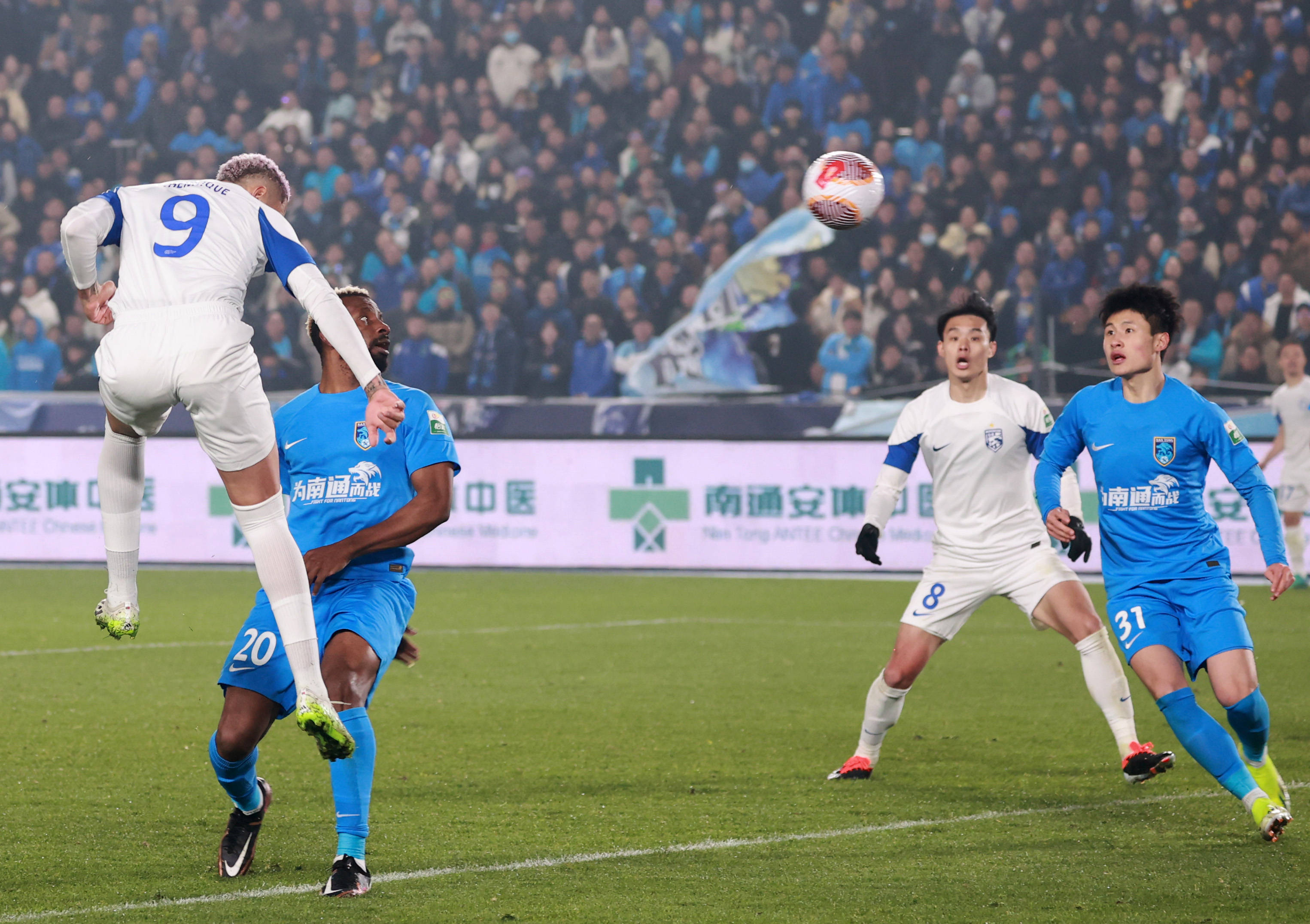 爱游戏官网入口-激烈角逐中,球员们尽展风采