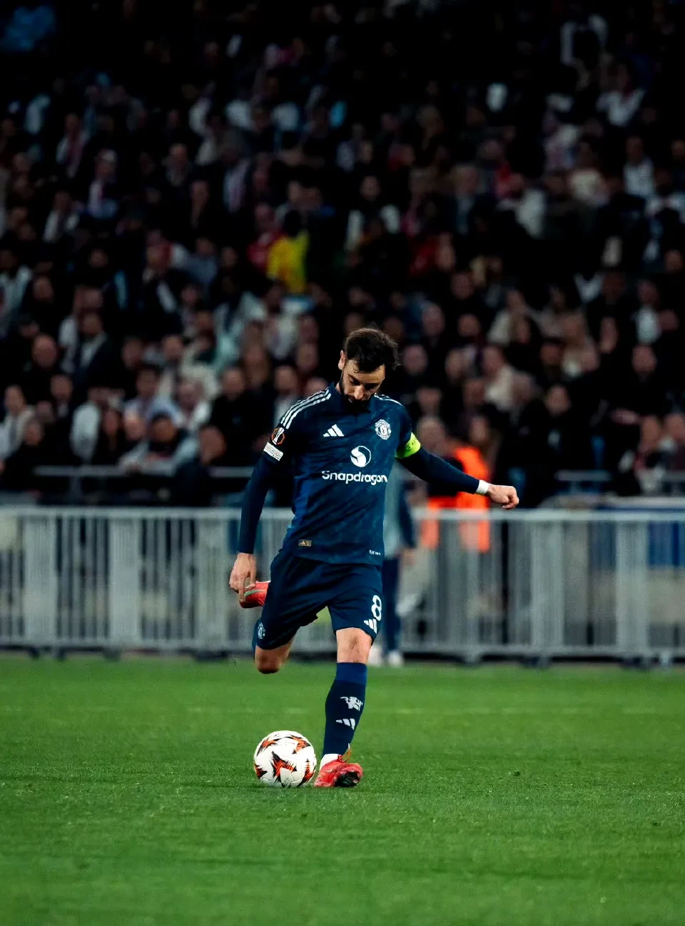 爱游戏在线登录-包含切尔西中场表现出色,传控球权稳定比赛局势的词条