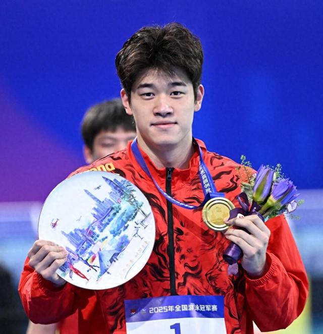 爱游戏在线-心有力量：匈牙利游泳选手斩获金牌的简单介绍