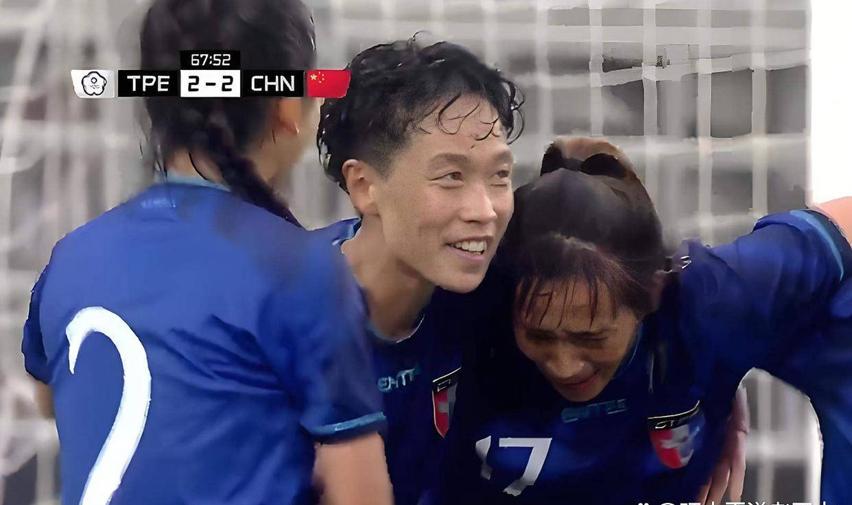 爱游戏官网-比赛中女队员表现亮眼，力挺球队获胜