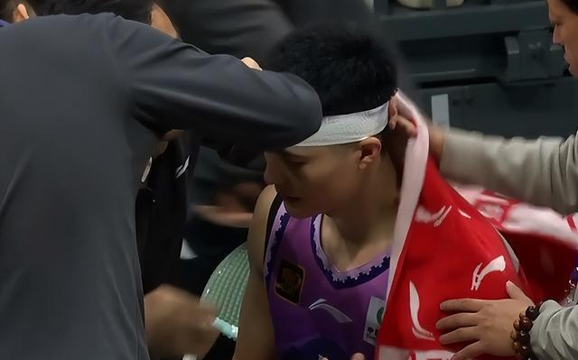 爱游戏亚洲官网-北控队遭遇广东男篮猛攻，失利落后