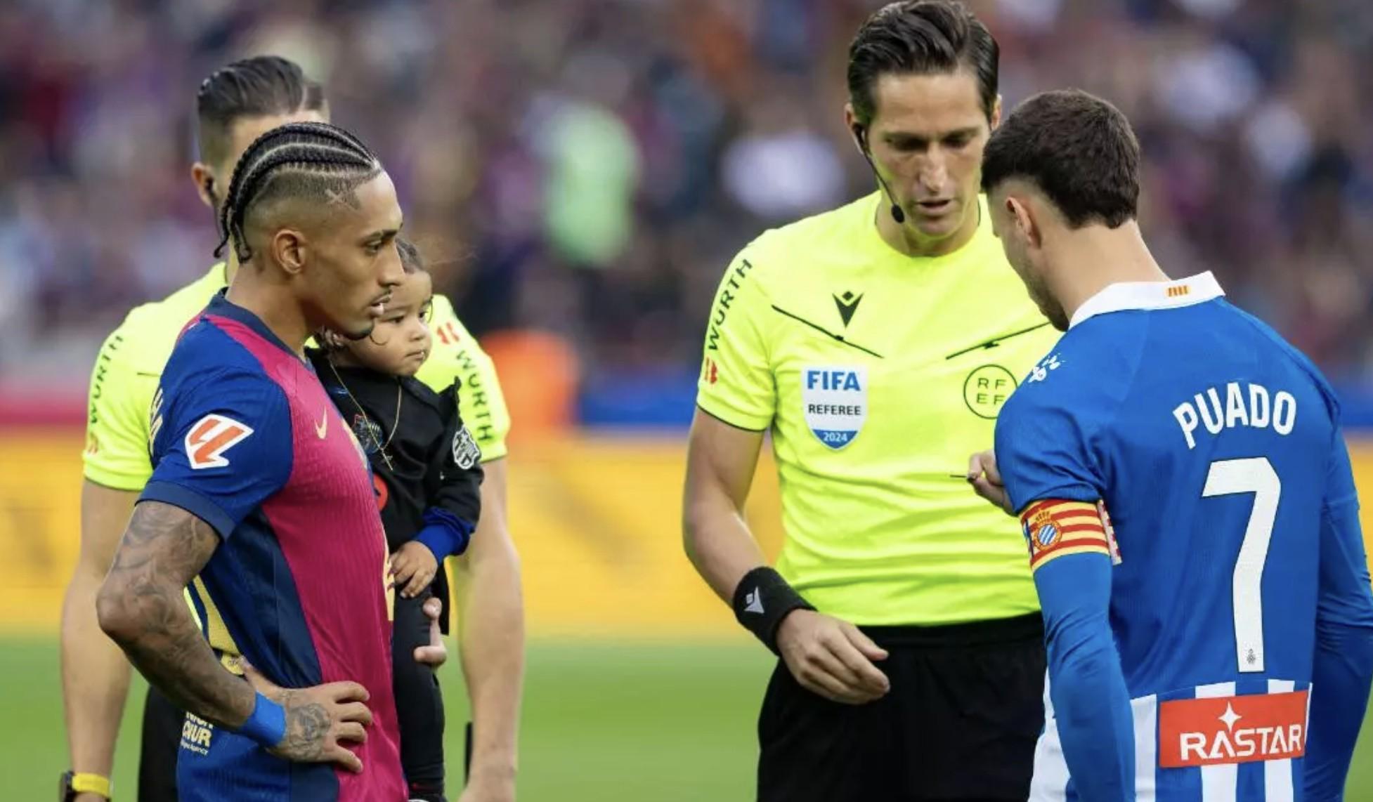 爱游戏官网-巴萨球员上演帽子戏法，完胜强劲对手