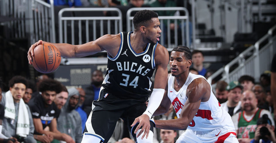 关于雄鹿轻取对手，字母哥独揽+得分的信息