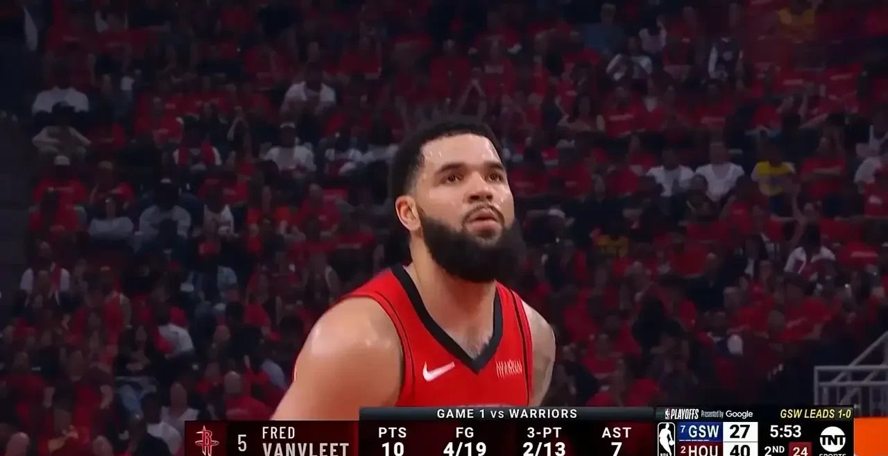 爱游戏体育官网-小卡迎来复出,猛龙击败活塞迎来两连胜