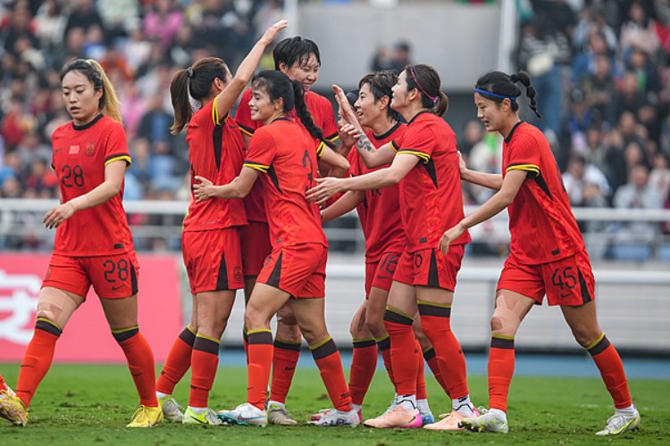 爱游戏体育网站-亚洲女足锦标赛上，中国队员展现出色团队协作