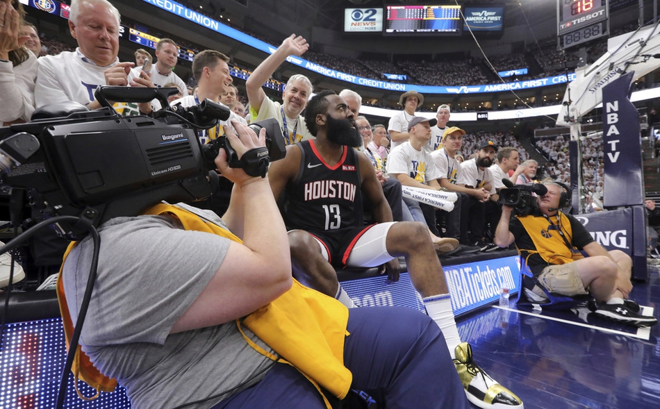 爱游戏app下载-塞维利亚遭遇不利，难挽败局