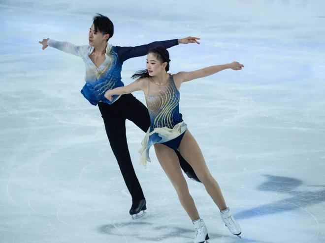 花样滑冰选手优雅出击,实力不容小觑 花样滑冰选手优雅出击,实力不容小觑