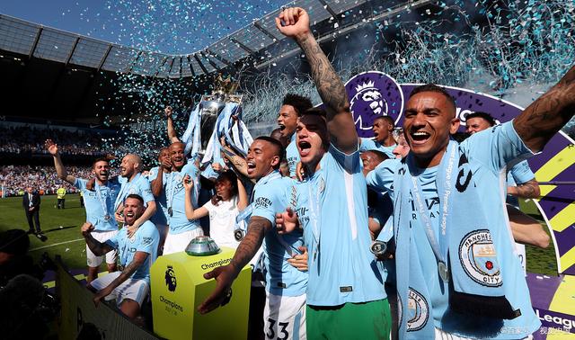 皇马队在比赛中领先,获得胜利 皇马队在比赛中领先,获得胜利