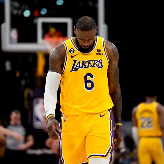 爱游戏入口-包含勒布朗-詹姆斯宣布将会继续留在湖人队，球迷们欢呼雀跃的词条