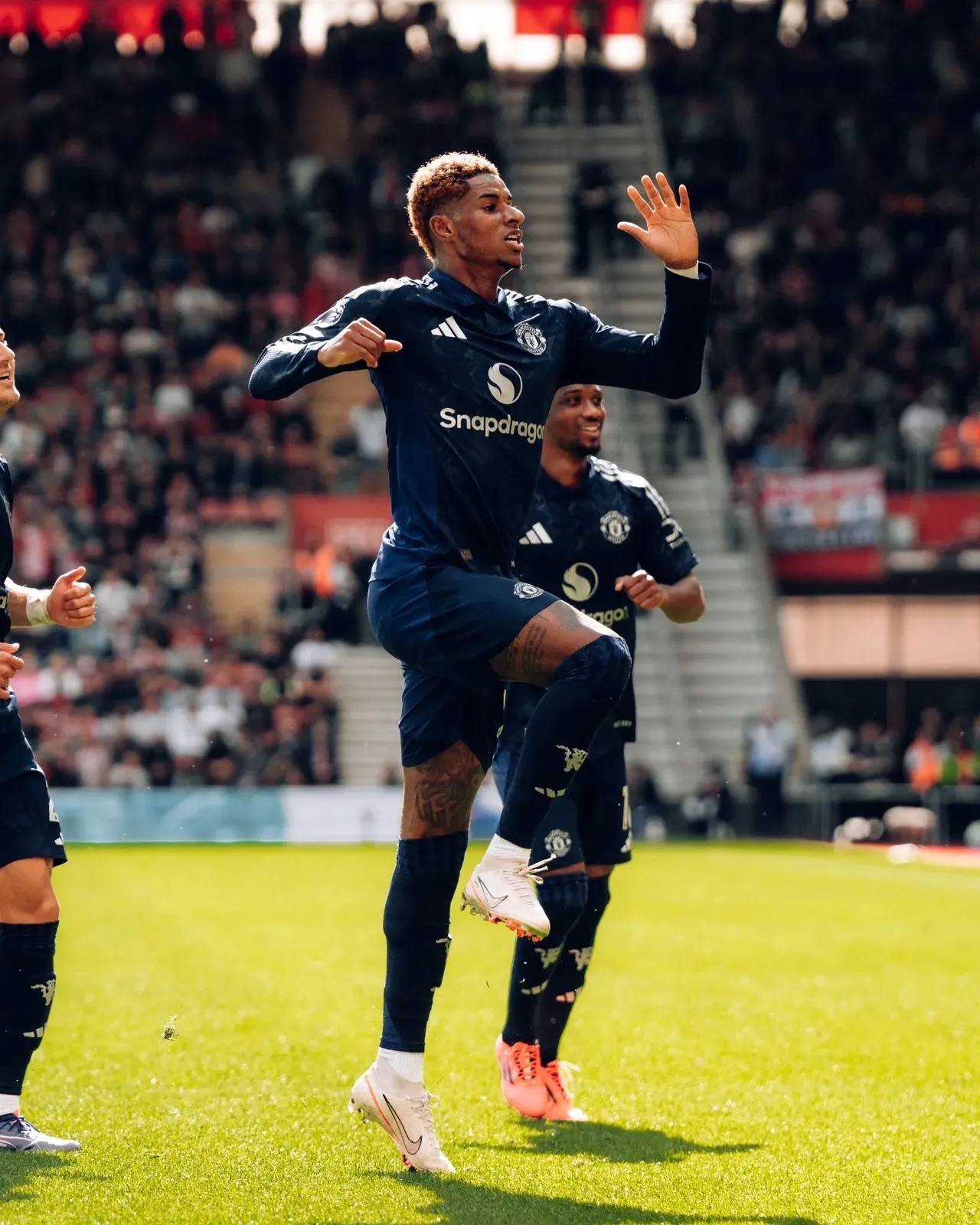 爱游戏体育下载-曼联全力备战南安普顿，力争卫冕英超冠军