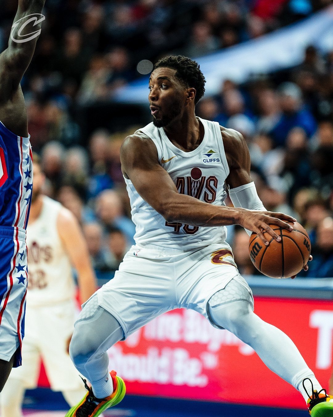 爱游戏在线-包含爵士客场击败篮网，米切尔全场分无解的词条