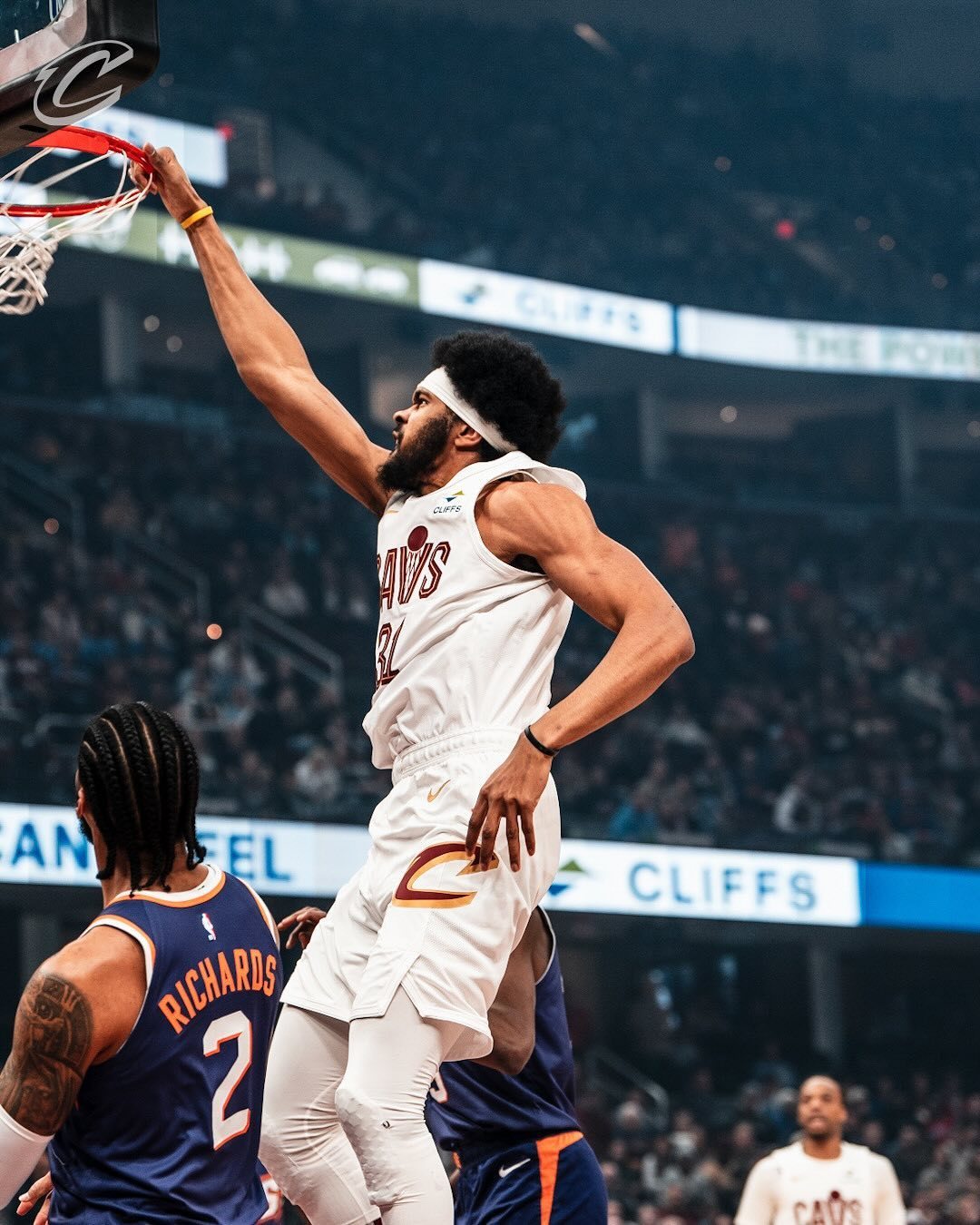 爵士击败奇才，米切尔独得分成全场焦点