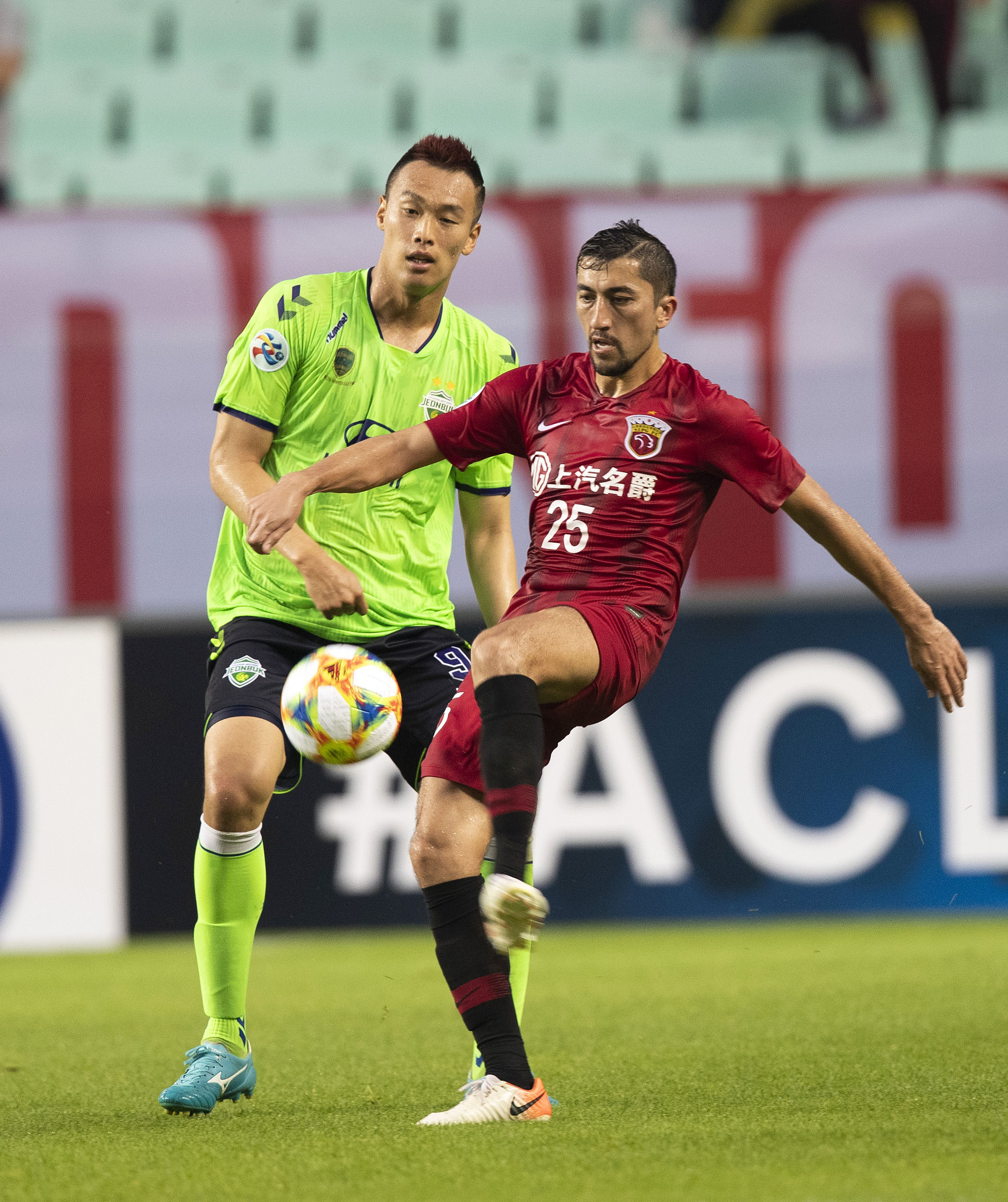 亚冠比赛：上海上港与墨尔本城对阵的简单介绍