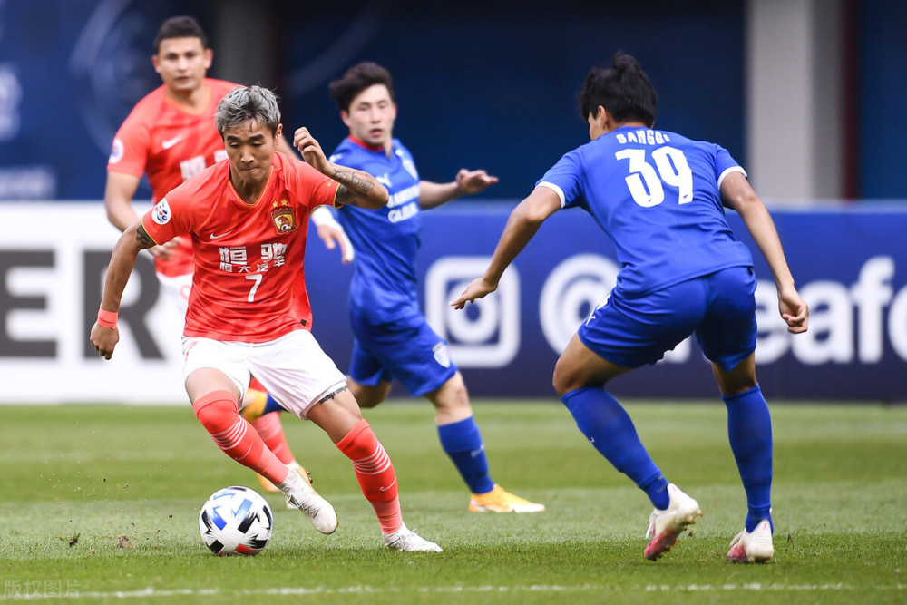 爱游戏体育平台-恒大今晚双线作战！爆发或陷危局？的简单介绍