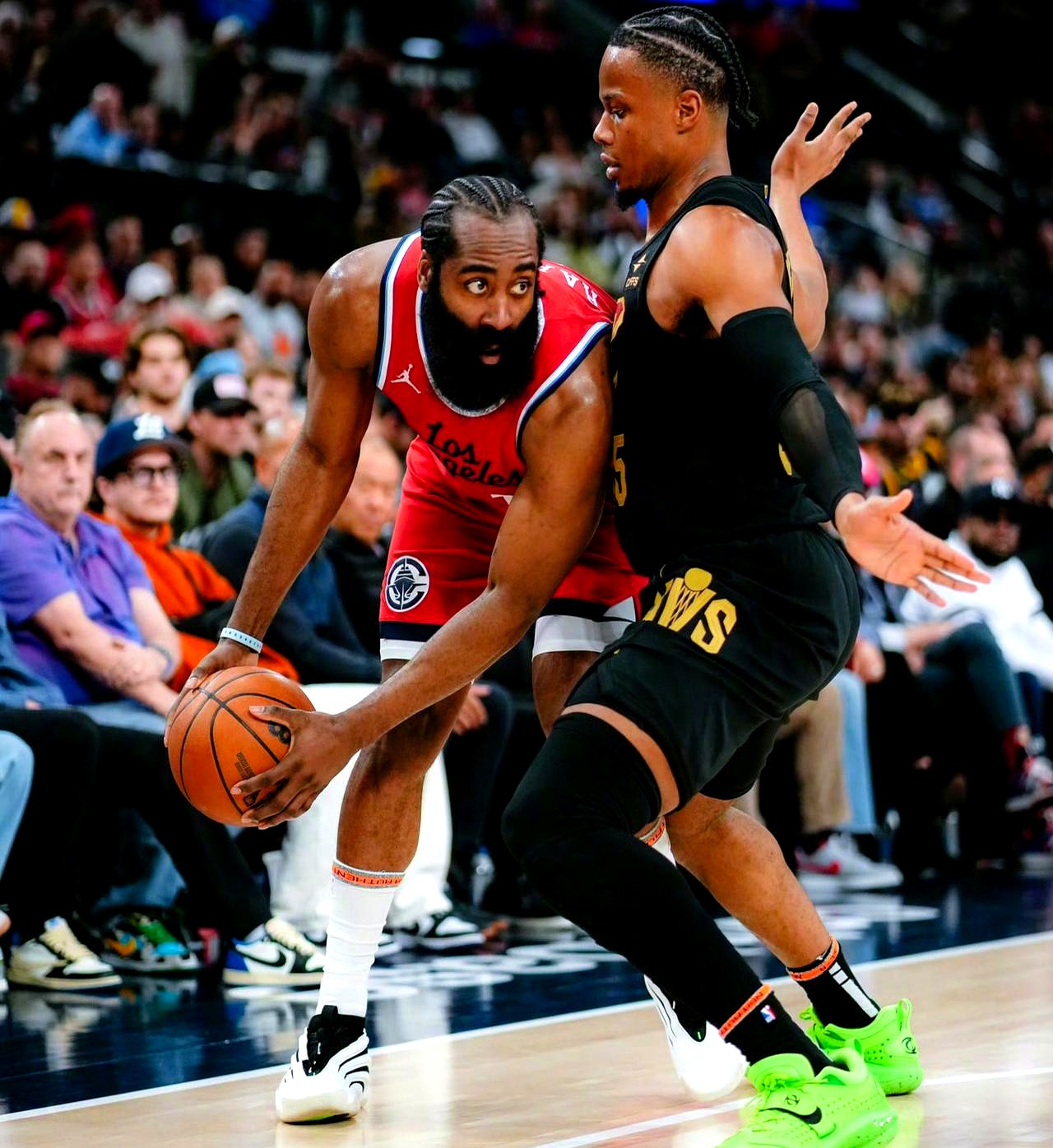 关于快船客场战胜雄鹿，乔治上演绝杀的信息